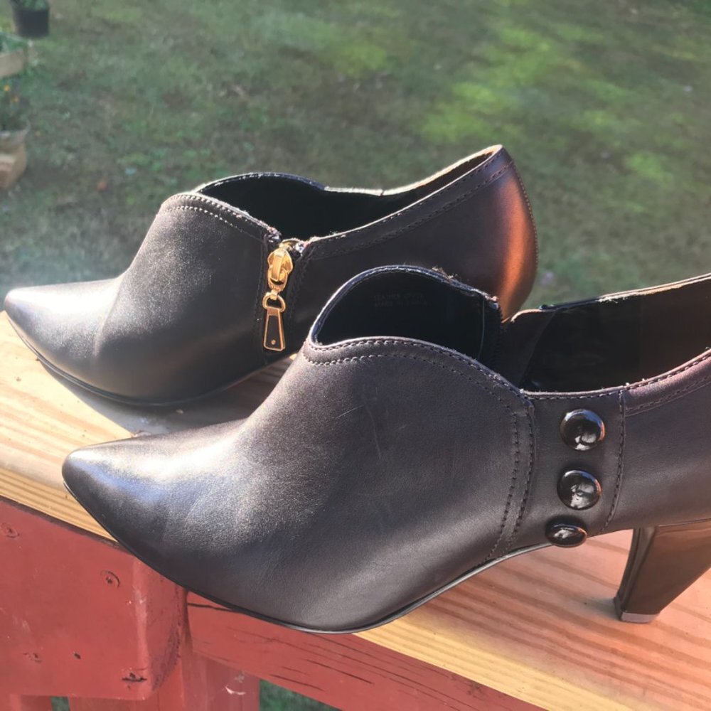 TAHARI Ankle Boots "Paco" Brown Leather size 10M NWOT